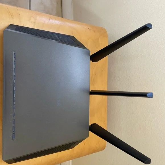 Netgear WIFI Router - Picture 3 of 8